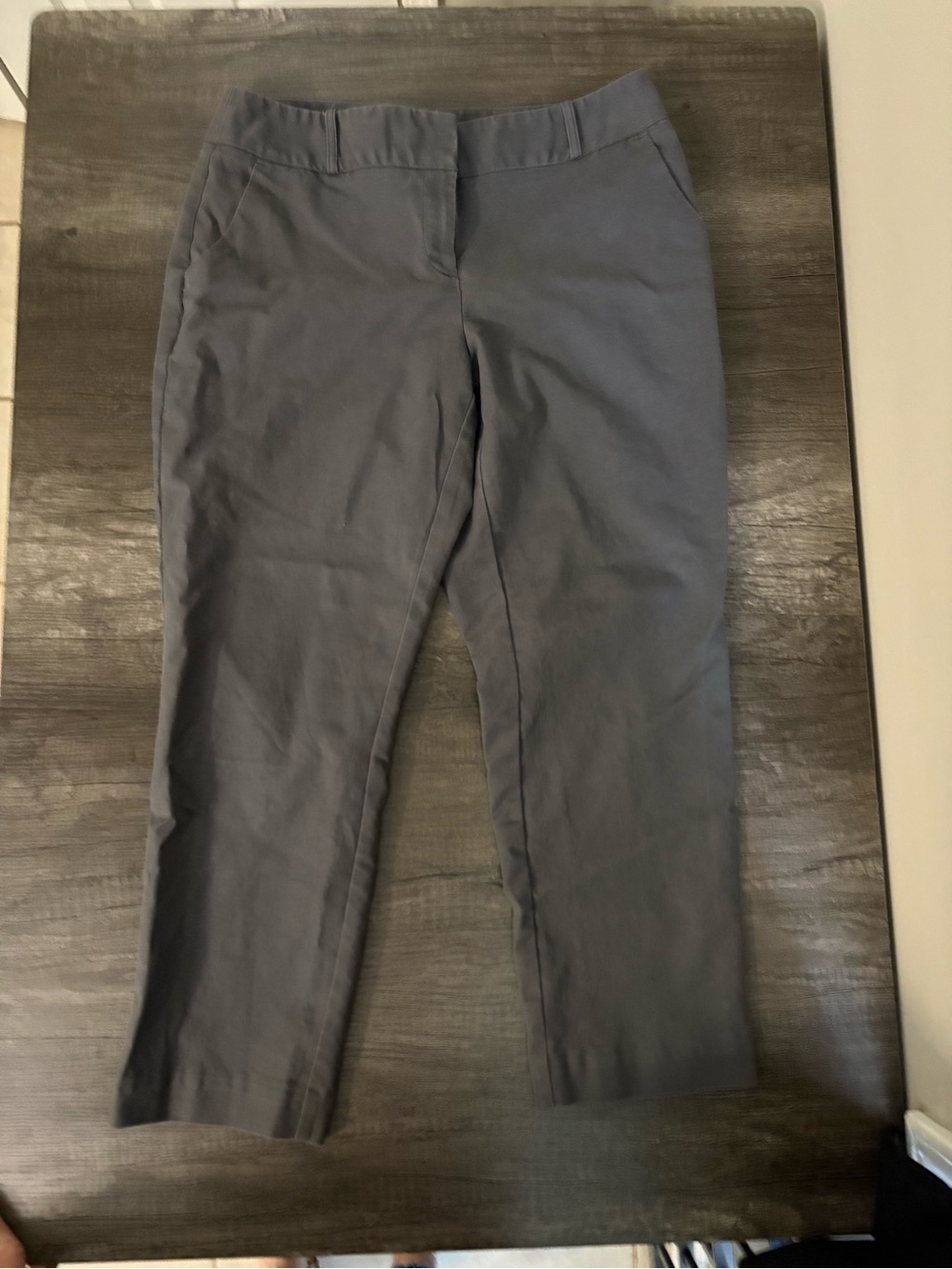 Worthington Gray Cropped Ankle Pants